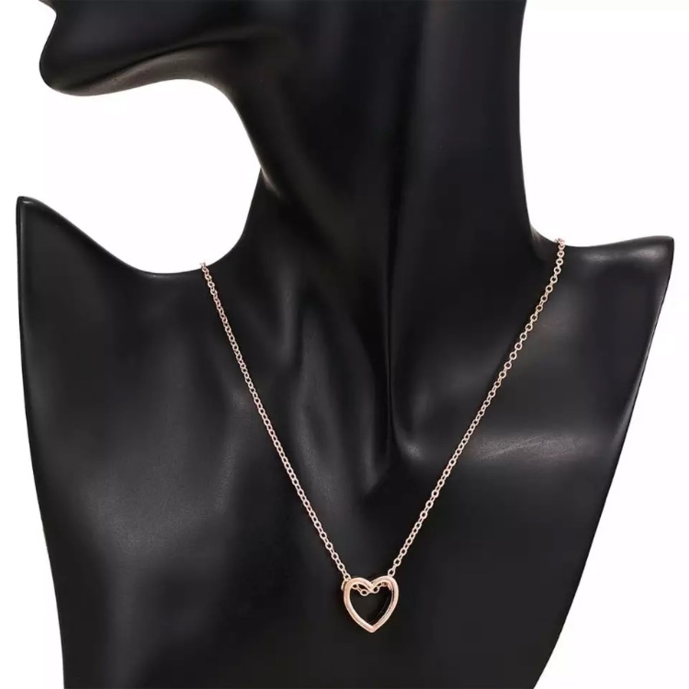 ⚜️[𝟯/$𝟭𝟴]⚜️Gold Heart Delicate Charm Choker NEW - Picture 2 of 12